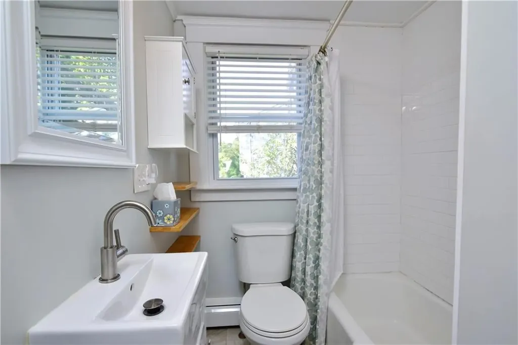 18 Lakeview Drive Narragansett RI 02882