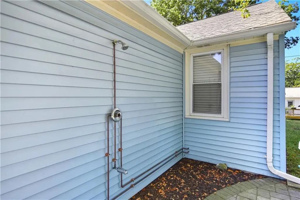 18 Lakeview Drive Narragansett RI 02882