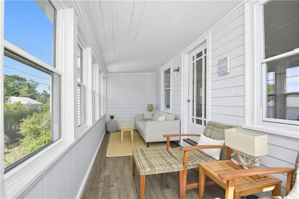 18 Lakeview Drive Narragansett RI 02882