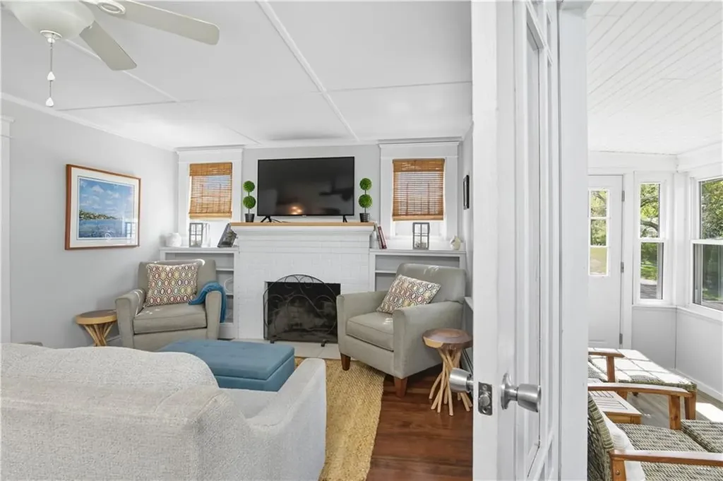 18 Lakeview Drive Narragansett RI 02882
