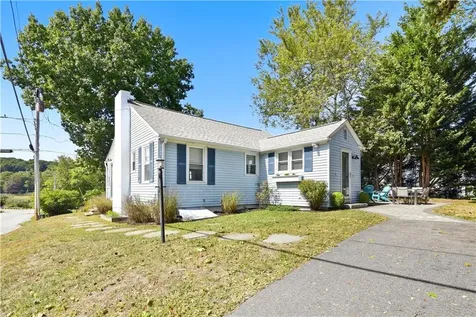 18 Lakeview Drive Narragansett RI 02882