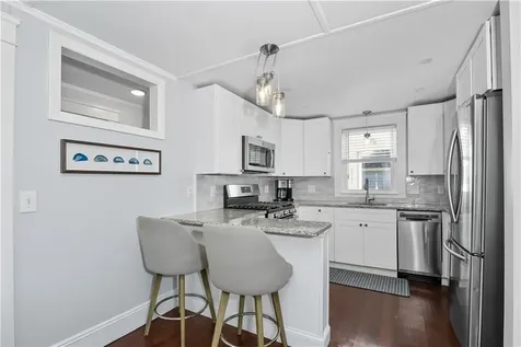 18 Lakeview Drive Narragansett RI 02882