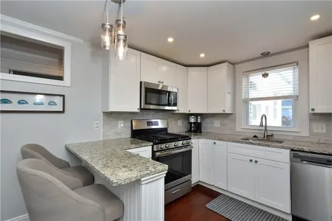 18 Lakeview Drive Narragansett RI 02882