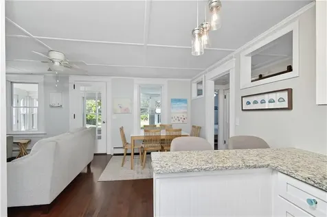 18 Lakeview Drive Narragansett RI 02882