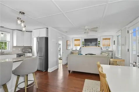 18 Lakeview Drive Narragansett RI 02882