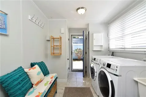 18 Lakeview Drive Narragansett RI 02882