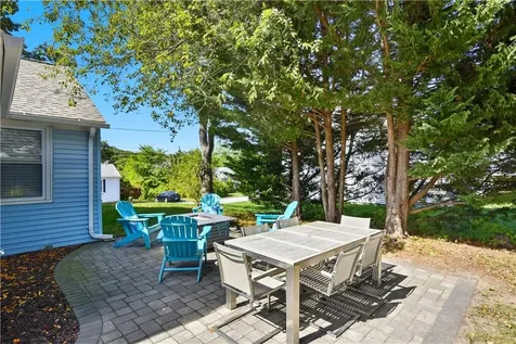 18 Lakeview Drive Narragansett RI 02882