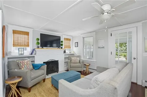 18 Lakeview Drive Narragansett RI 02882