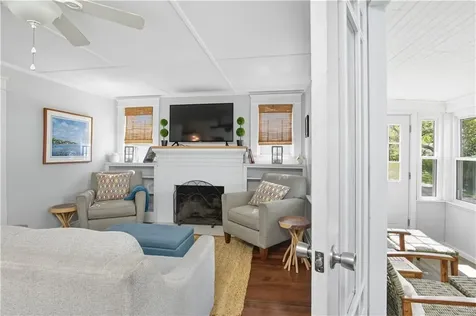 18 Lakeview Drive Narragansett RI 02882