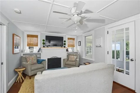 18 Lakeview Drive Narragansett RI 02882