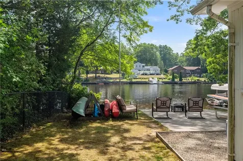 187 Lakehurst Drive Coventry RI 02816