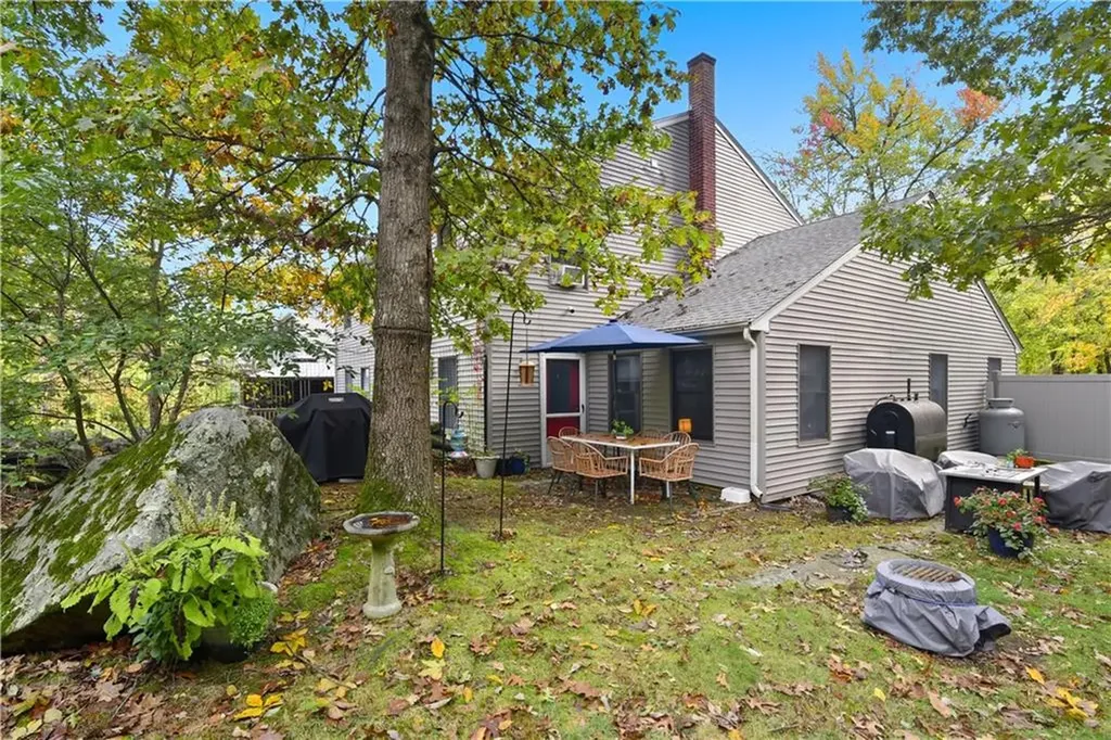 153 Fish Road Tiverton RI 02878