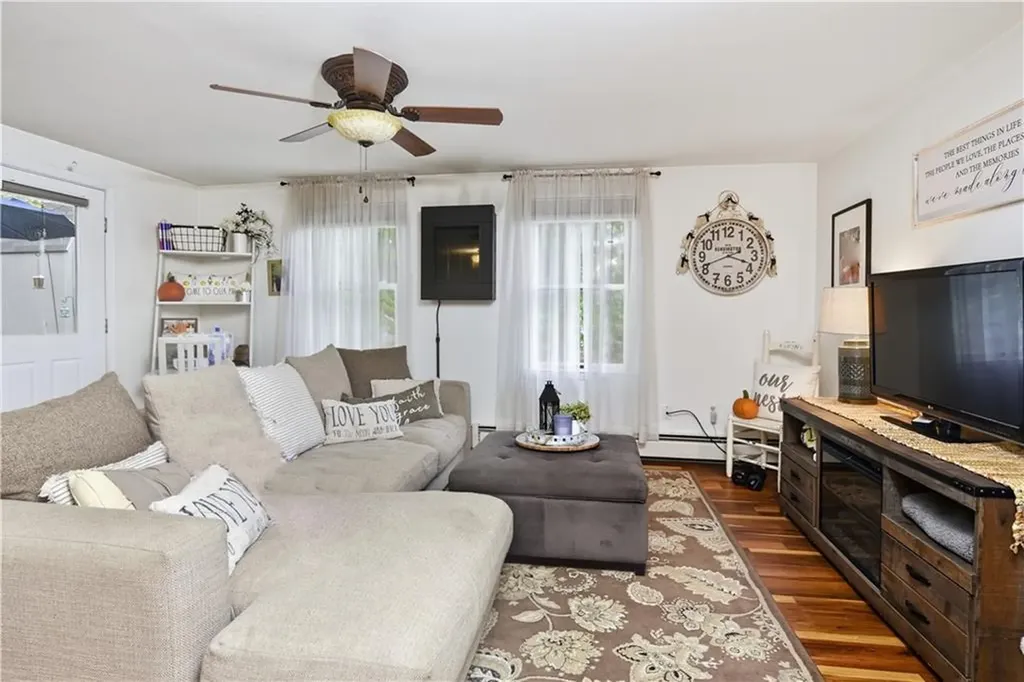 153 Fish Road Tiverton RI 02878