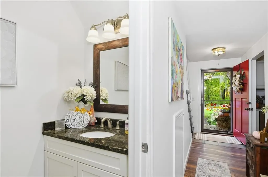 153 Fish Road Tiverton RI 02878