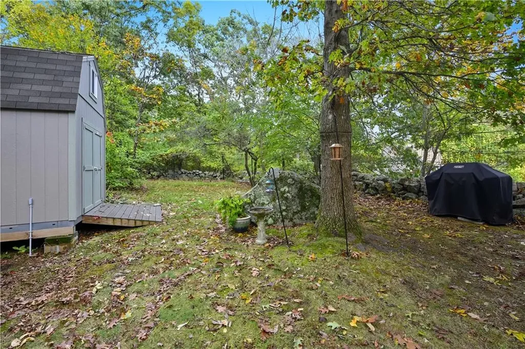 153 Fish Road Tiverton RI 02878