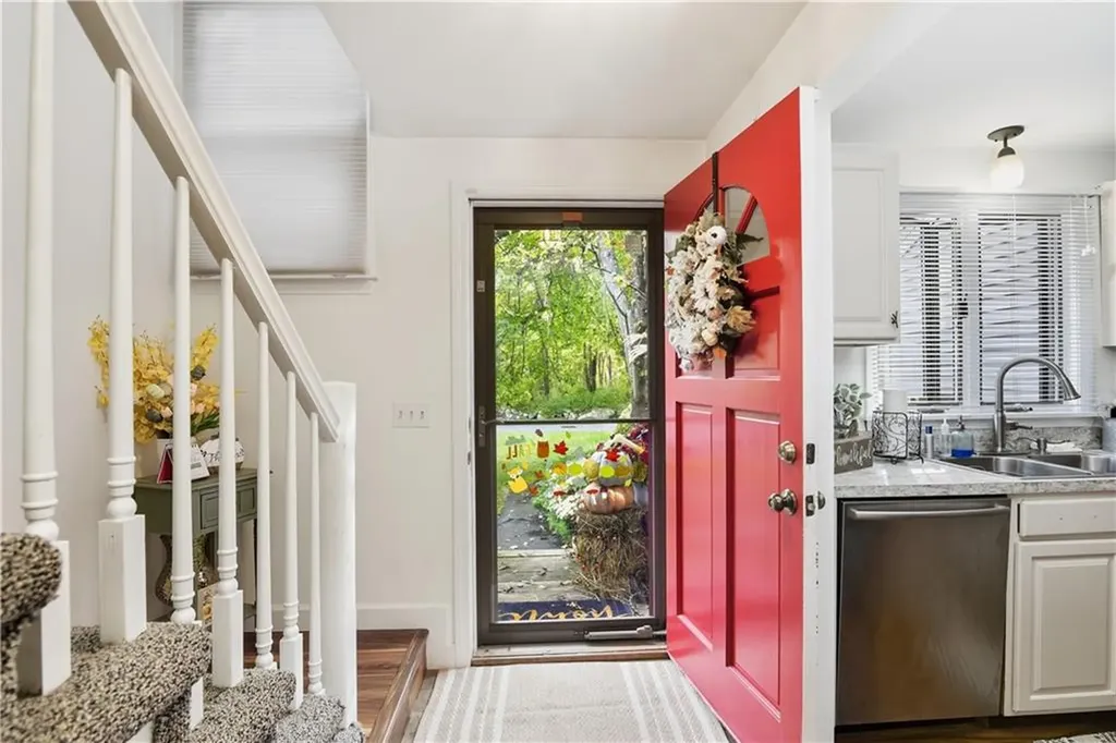 153 Fish Road Tiverton RI 02878