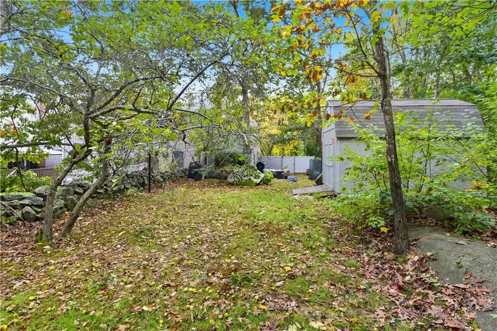 153 Fish Road Tiverton RI 02878