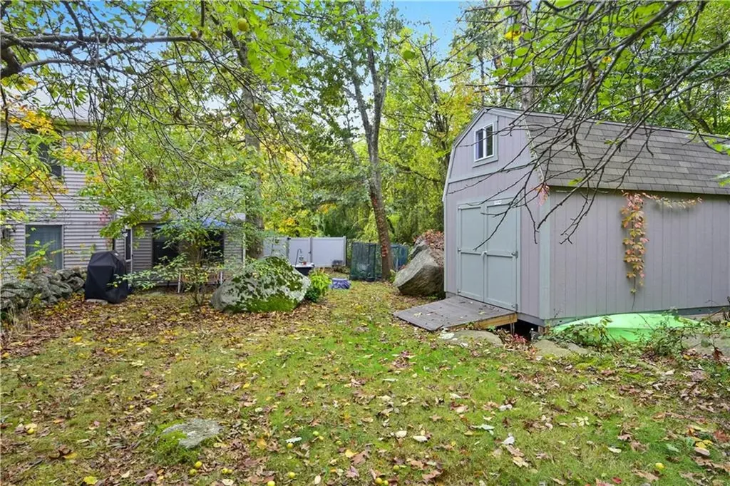 153 Fish Road Tiverton RI 02878