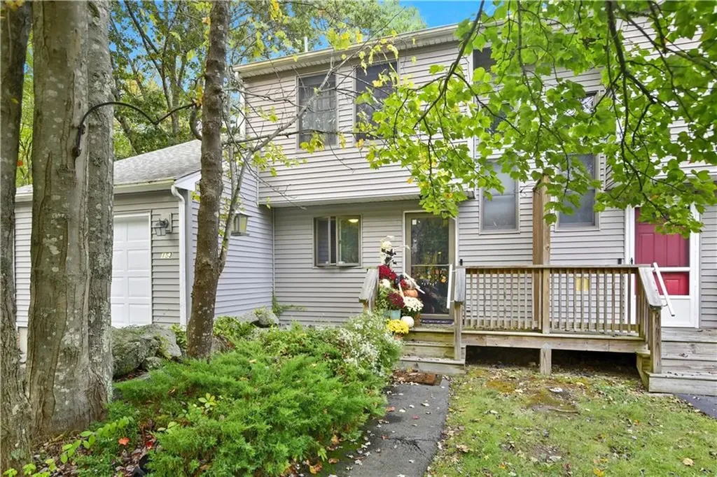 153 Fish Road Tiverton RI 02878