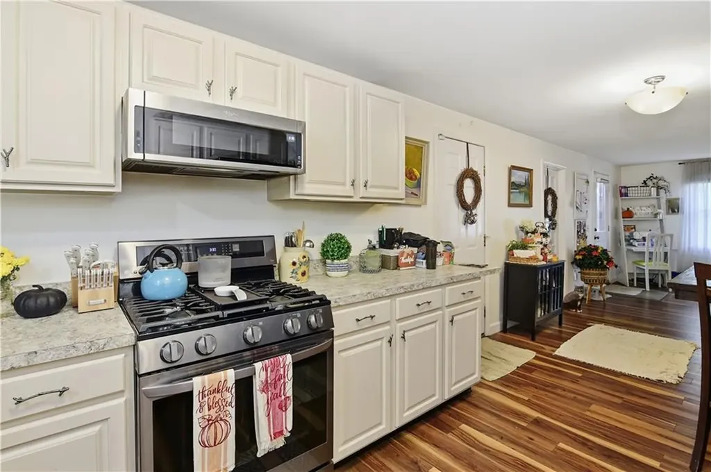 153 Fish Road Tiverton RI 02878