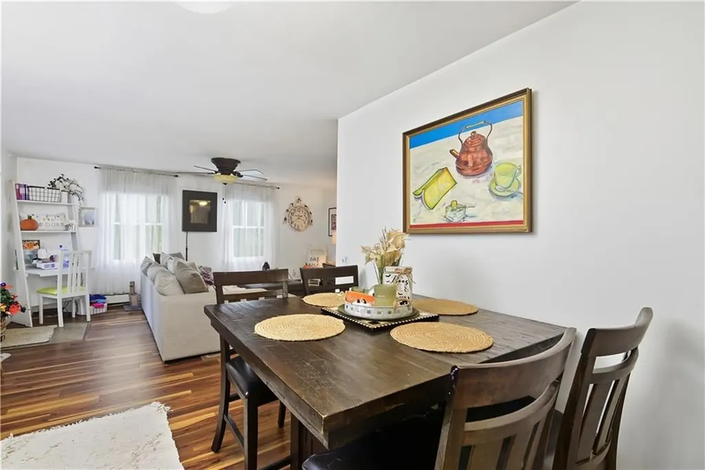 153 Fish Road Tiverton RI 02878