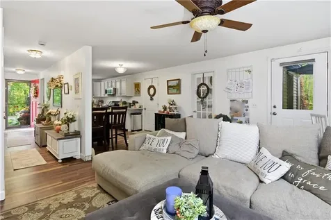 153 Fish Road Tiverton RI 02878