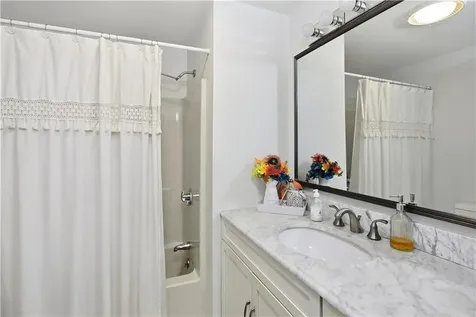 153 Fish Road Tiverton RI 02878