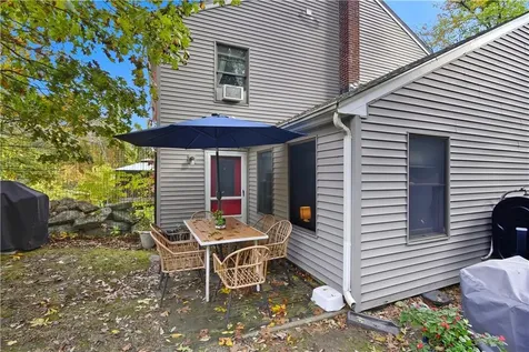 153 Fish Road Tiverton RI 02878