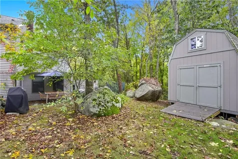 153 Fish Road Tiverton RI 02878