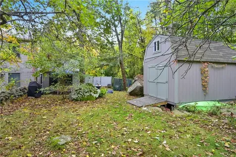 153 Fish Road Tiverton RI 02878