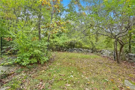 153 Fish Road Tiverton RI 02878