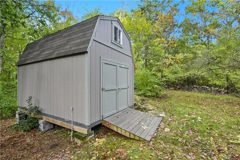 153 Fish Road Tiverton RI 02878