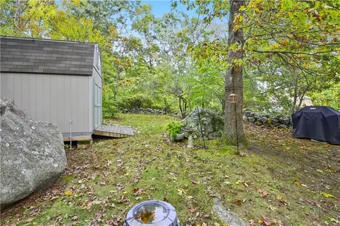 153 Fish Road Tiverton RI 02878