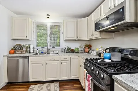 153 Fish Road Tiverton RI 02878