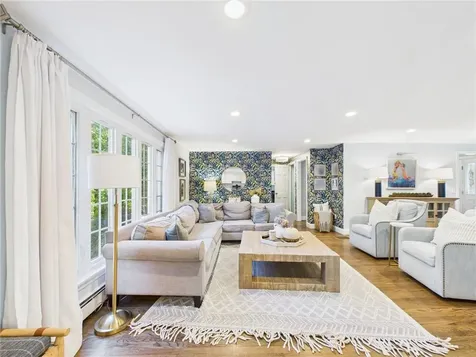 75 Bow Street East Greenwich RI 02818