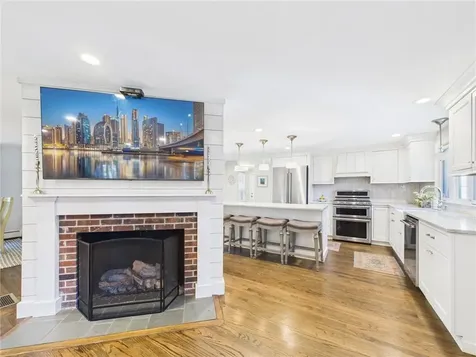 75 Bow Street East Greenwich RI 02818