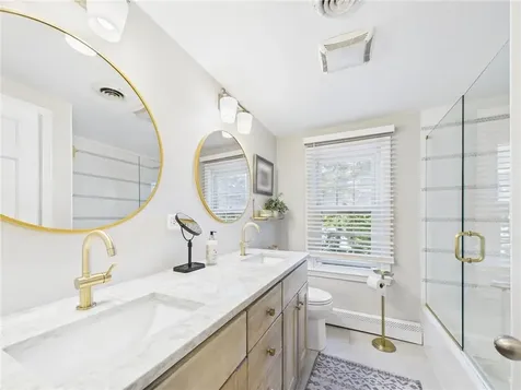 75 Bow Street East Greenwich RI 02818