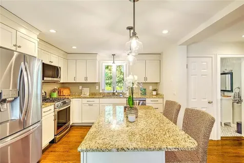 15 Lamson Road Barrington RI 02806