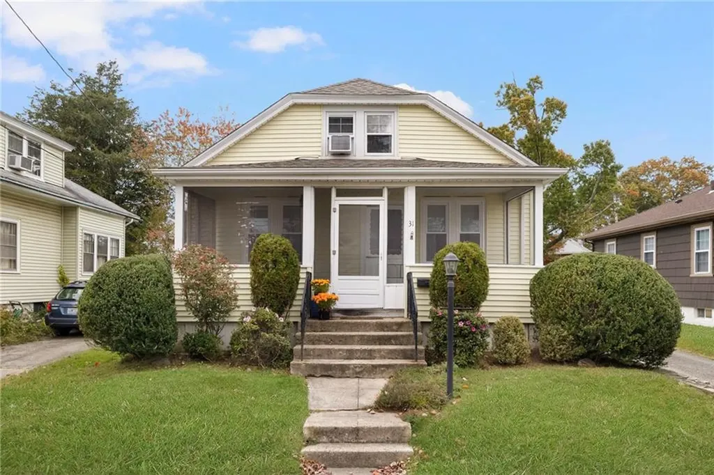 31 Longwood Avenue Warwick RI 02888