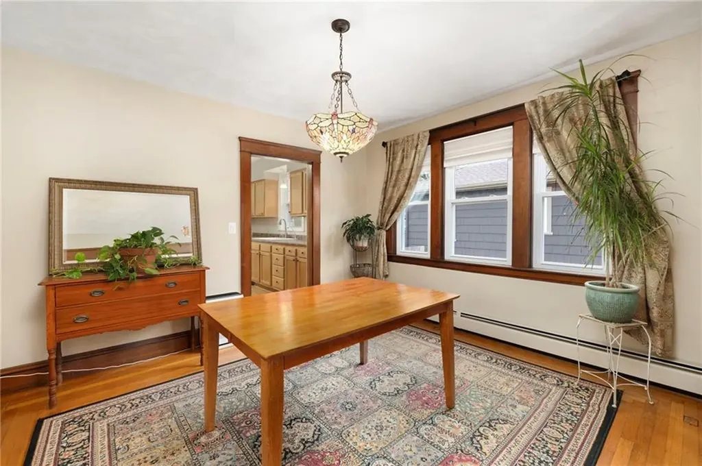 31 Longwood Avenue Warwick RI 02888