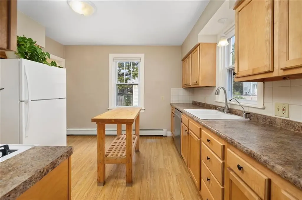 31 Longwood Avenue Warwick RI 02888