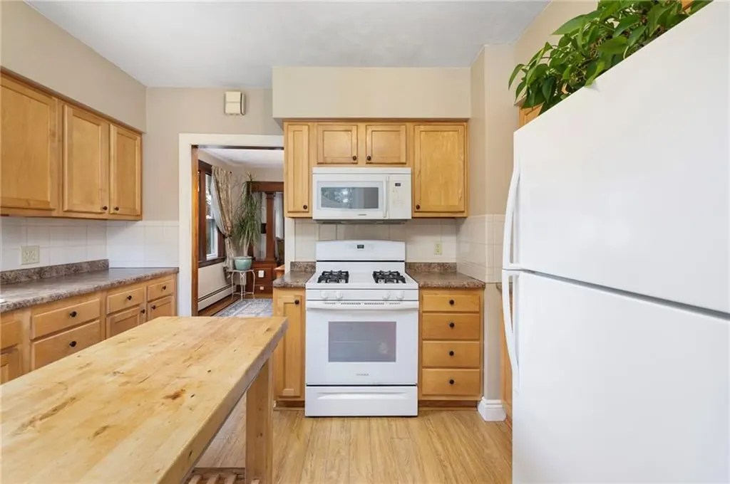 31 Longwood Avenue Warwick RI 02888