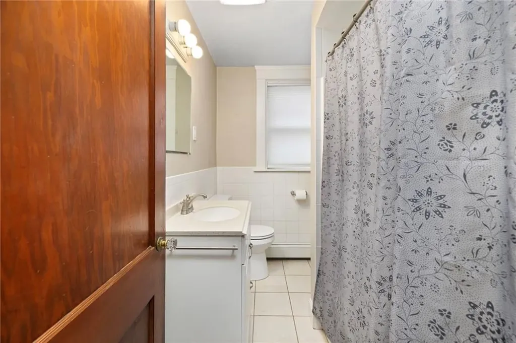 31 Longwood Avenue Warwick RI 02888