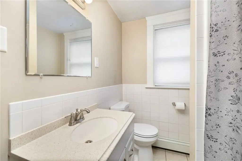 31 Longwood Avenue Warwick RI 02888