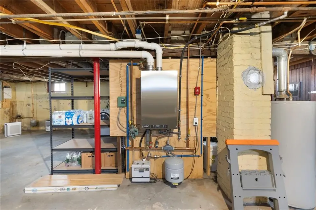 31 Longwood Avenue Warwick RI 02888