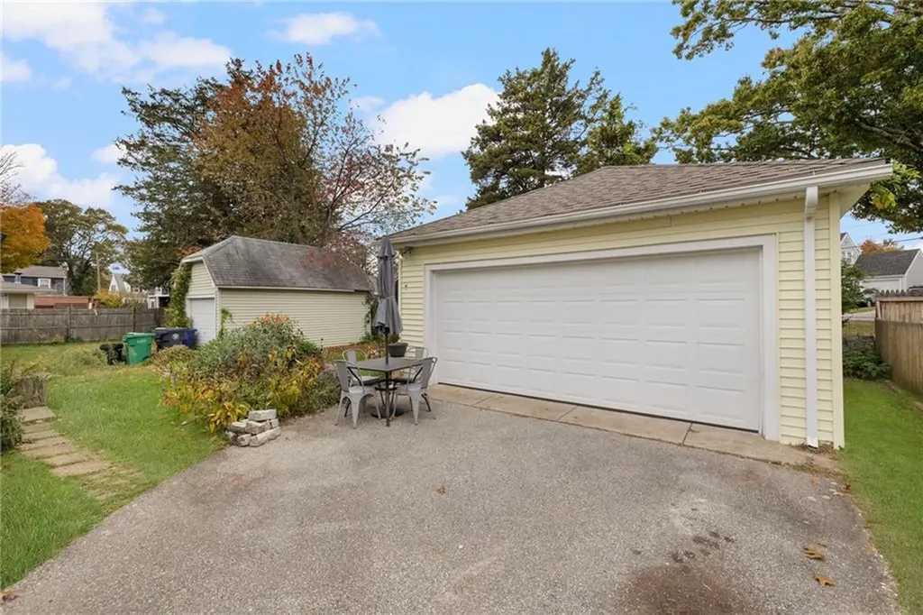 31 Longwood Avenue Warwick RI 02888