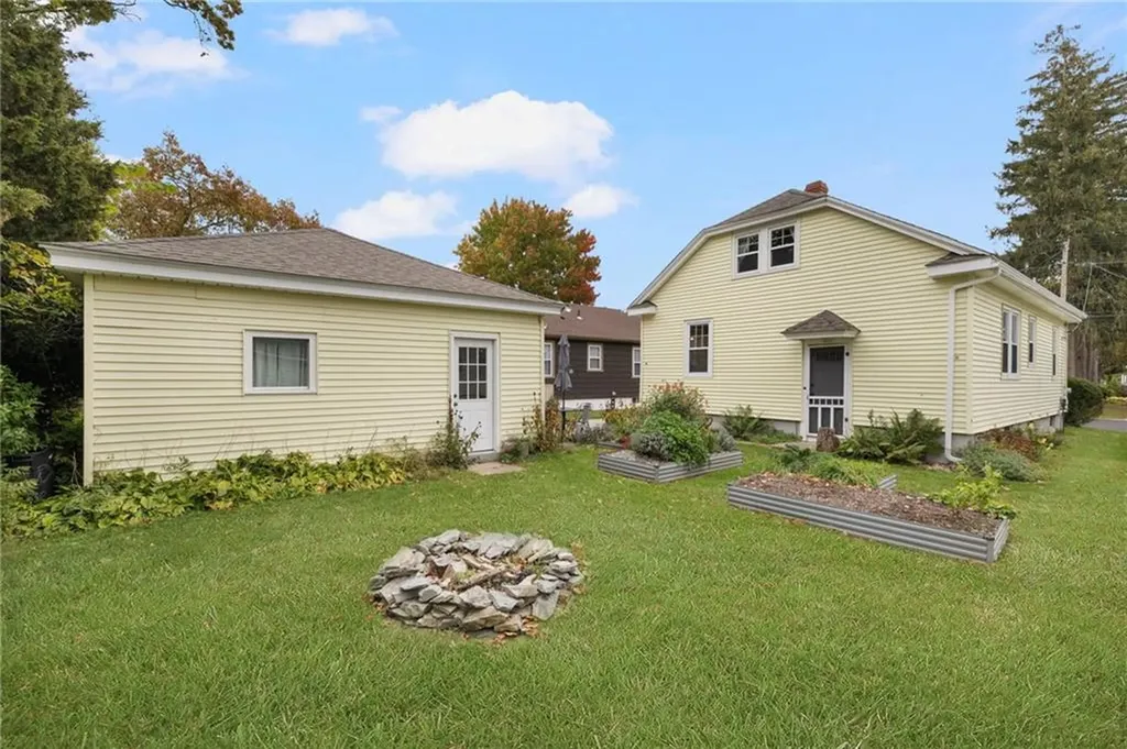 31 Longwood Avenue Warwick RI 02888