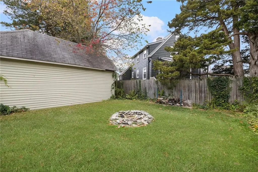 31 Longwood Avenue Warwick RI 02888