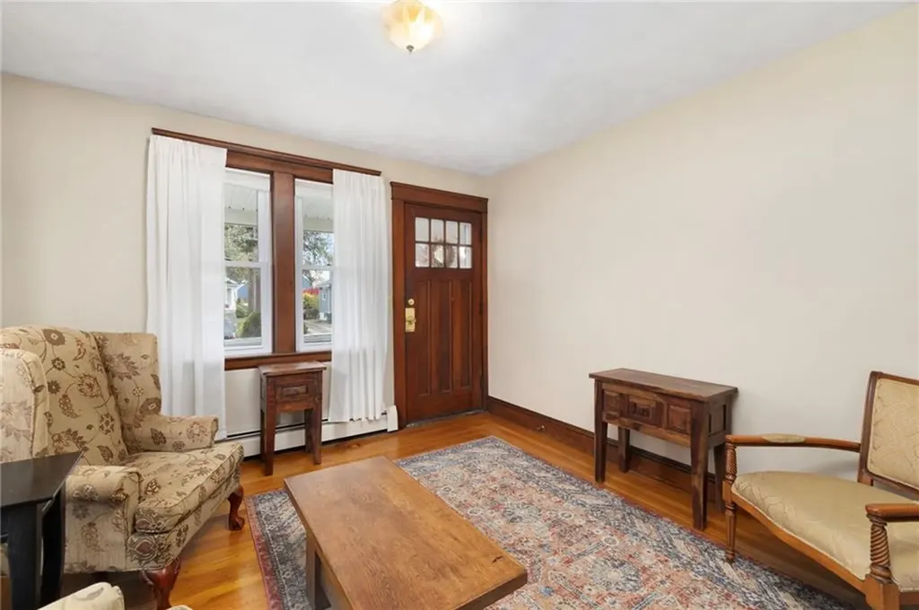 31 Longwood Avenue Warwick RI 02888