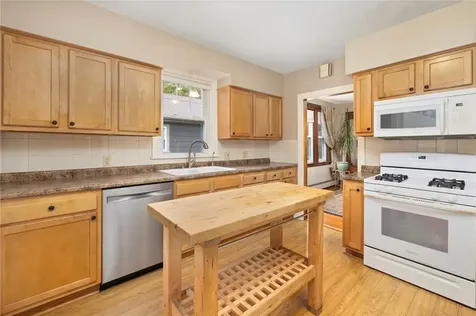 31 Longwood Avenue Warwick RI 02888